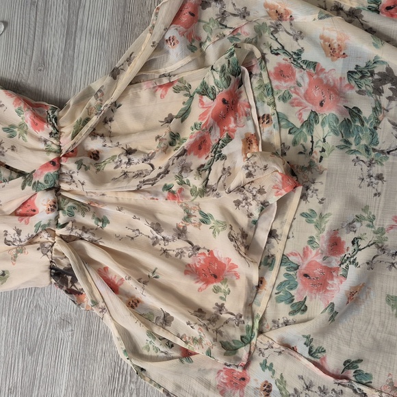 Gorgeous romper - Picture 4 of 4